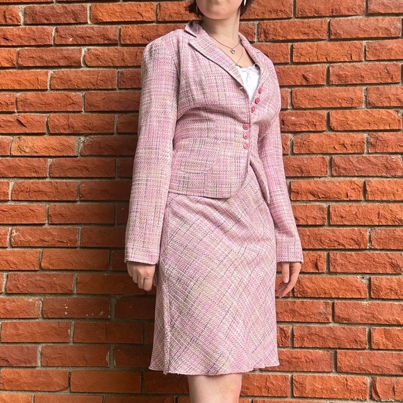 Pink tweed suit set - Picture 7 of 16